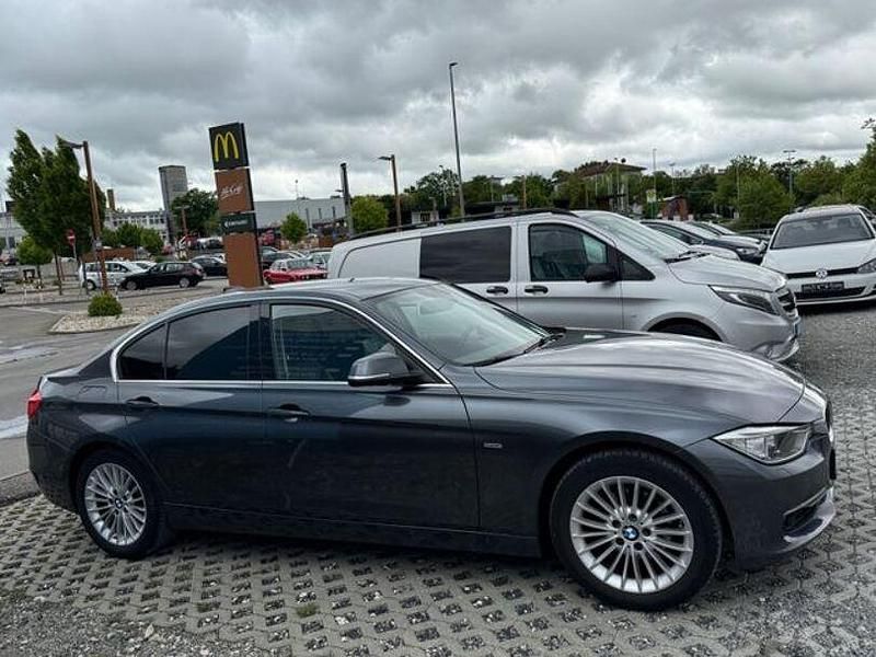 Gebraucht BMW 320 Luxury Line 135 PS (99 kW) 2012 Andere Limousine