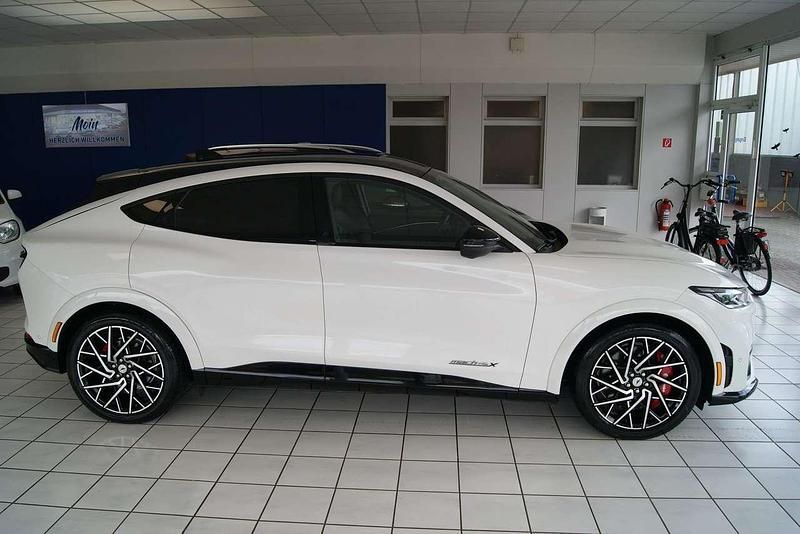 Gebraucht Ford Mustang Mach-E GT 358 kW (487 PS) 2022 Star white platinium SUV