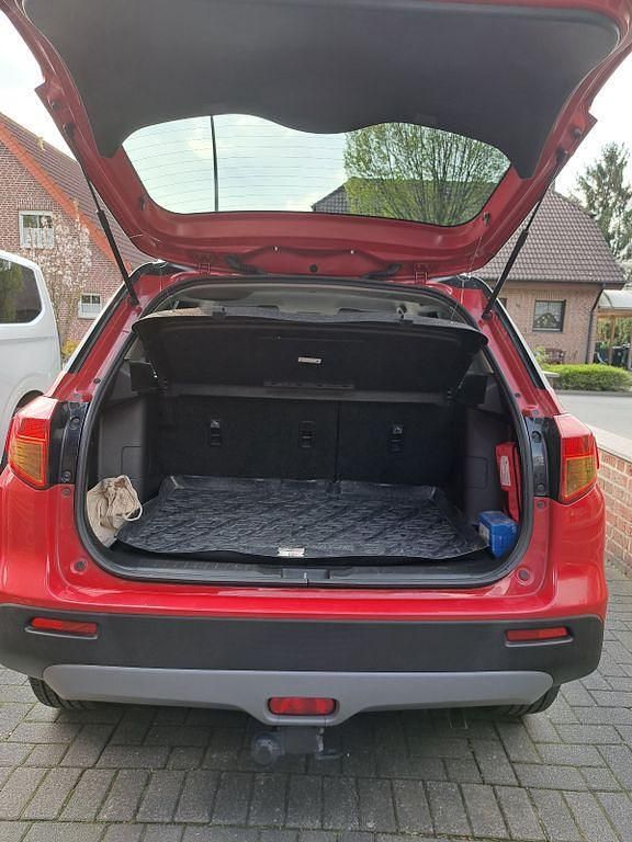 Gebraucht Suzuki Vitara 120 PS (88 kW) 2015 Rot SUV