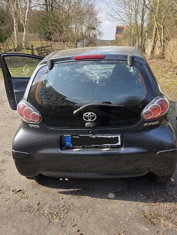 Gebraucht Toyota Aygo 68 PS (50 kW) 2010 Grau Kleinwagen