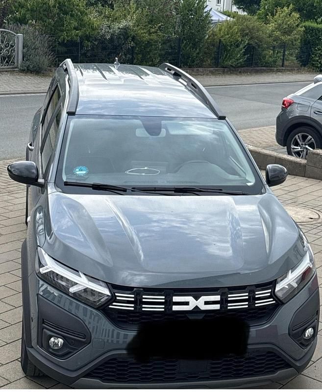 Grau Gebraucht 2023 Dacia Jogger Extreme Van / Kleinbus | 18.900 € (Fairer Preis) - Bild 1/1