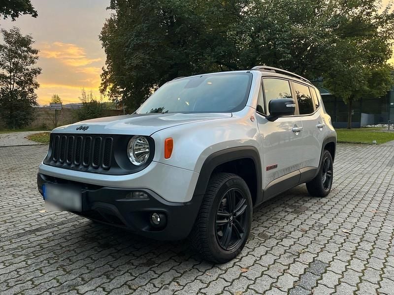Silber Gebraucht 2015 Jeep Renegade Trailhawk SUV | 12.500 € (Guter Preis) - Bild 1/4