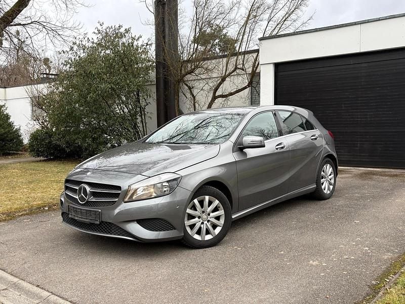 Gebraucht Mercedes A200 136 PS (100 kW) 2013 Grau Limousine