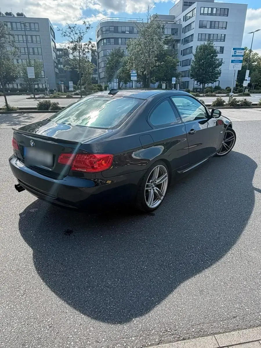 Gebraucht BMW 330 Basis 272 PS (200 kW) 2011 Schwarz Coupé