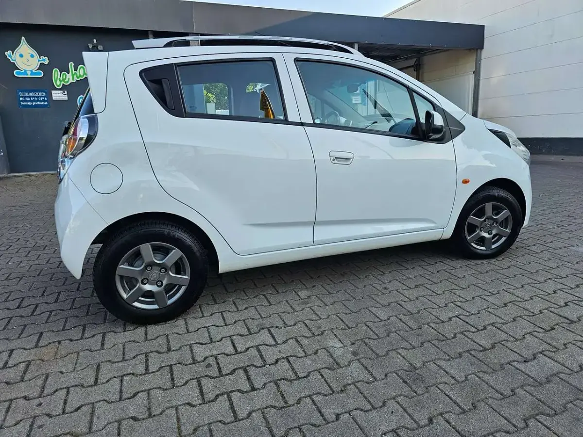 Gebraucht Chevrolet Spark LS 82 PS (60 kW) 2010 Weiß Kleinwagen