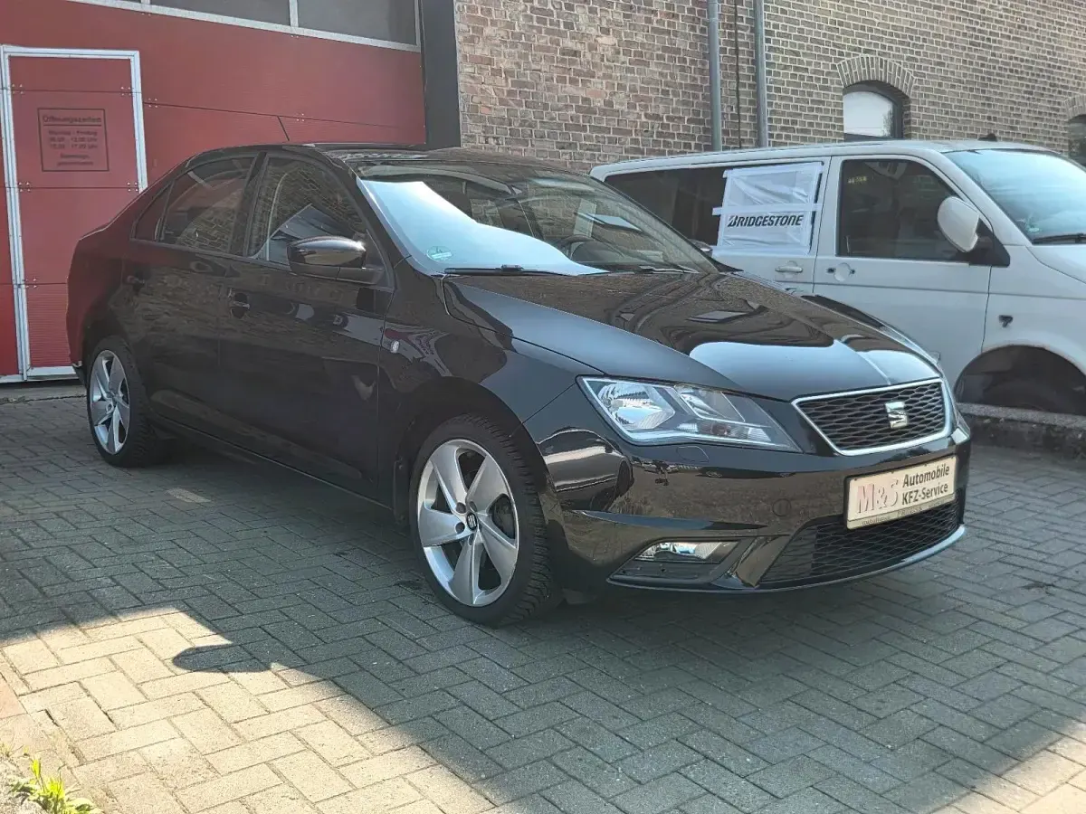 Gebraucht Seat Toledo 105 PS (77 kW) 2014 Schwarz Kleinwagen
