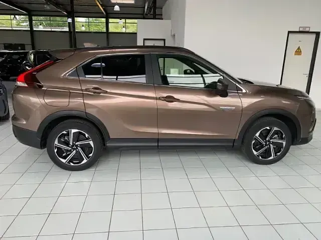 Gebraucht Mitsubishi Eclipse Cross Plus 188 PS (138 kW) 2022 Bronze SUV