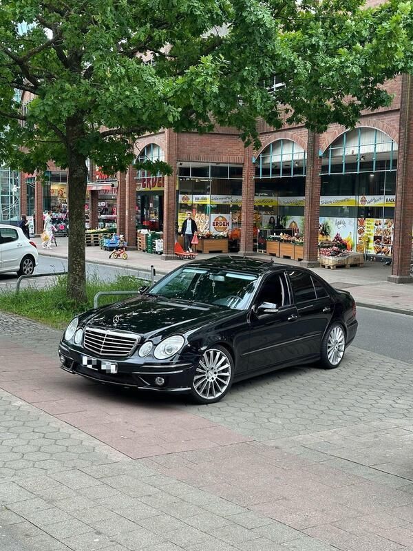 Schwarz Gebraucht 2007 Mercedes E500 Limousine | 8.800 € (Superpreis) - Bild 1/4