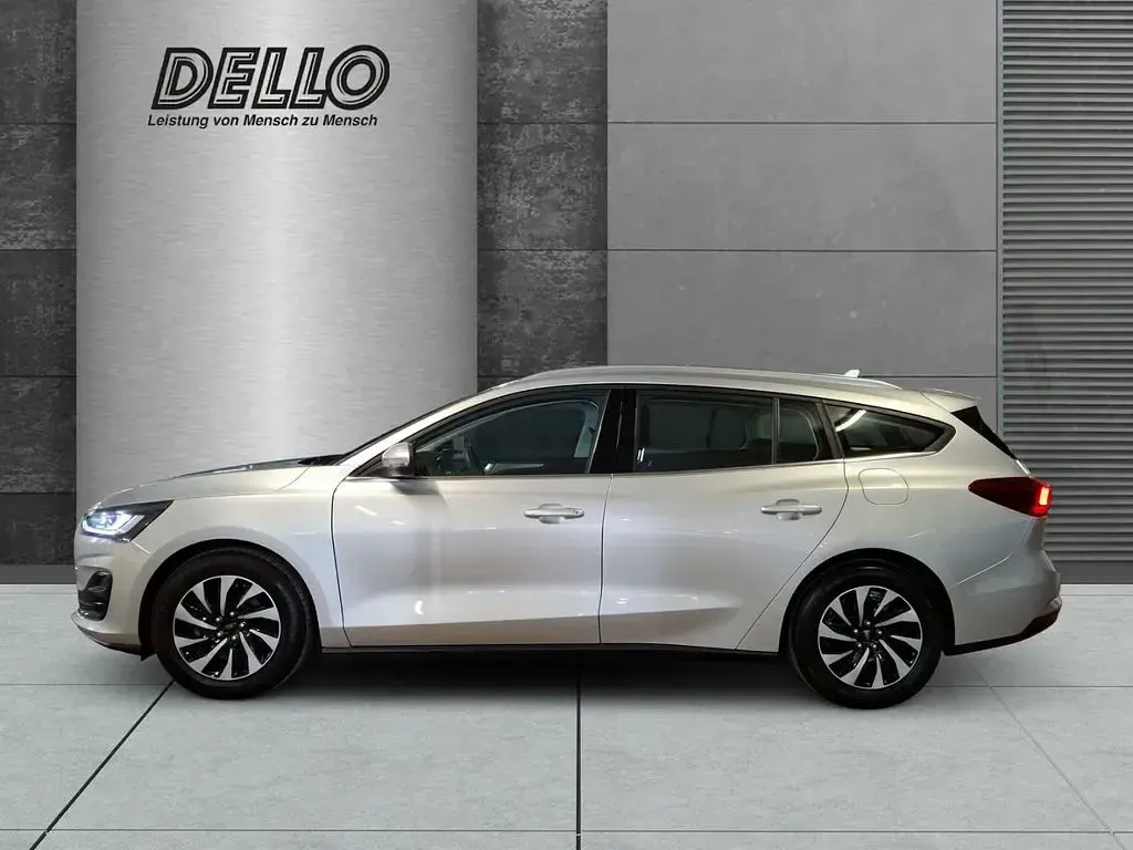 Gebraucht Ford Focus Titanium 125 PS (91 kW) 2023 Silber Limousine