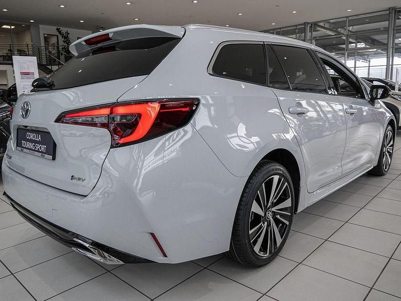 Neu Toyota Corolla 140 PS (102 kW) 2025 Grau Limousine