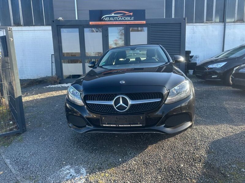 Schwarz Gebraucht 2017 Mercedes C220 Limousine | 19.999 € (Fairer Preis) - Bild 1/4