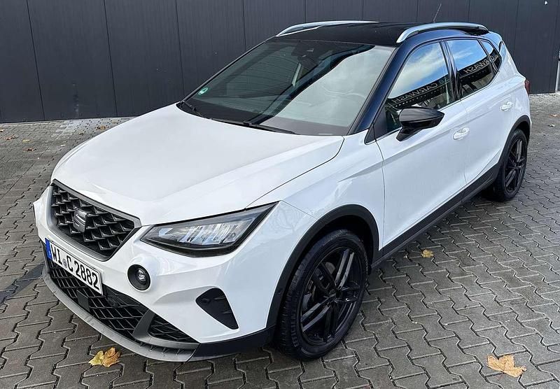 Weiß Gebraucht 2023 Seat Arona FR SUV | 18.899 € - Bild 1/4