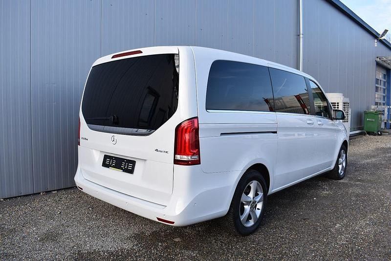 Gebraucht Mercedes V220 163 PS (119 kW) 2019 Weiß Van / Kleinbus