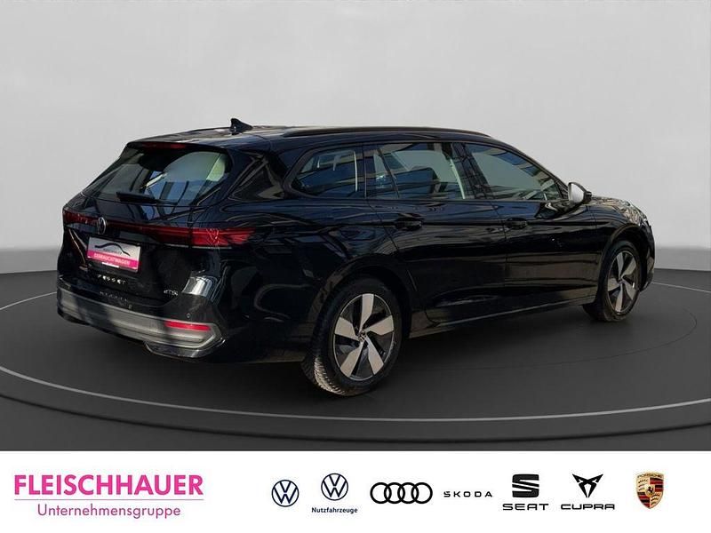 Gebraucht VW Passat Basis 150 PS (110 kW) 2025 Schwarz Kombi