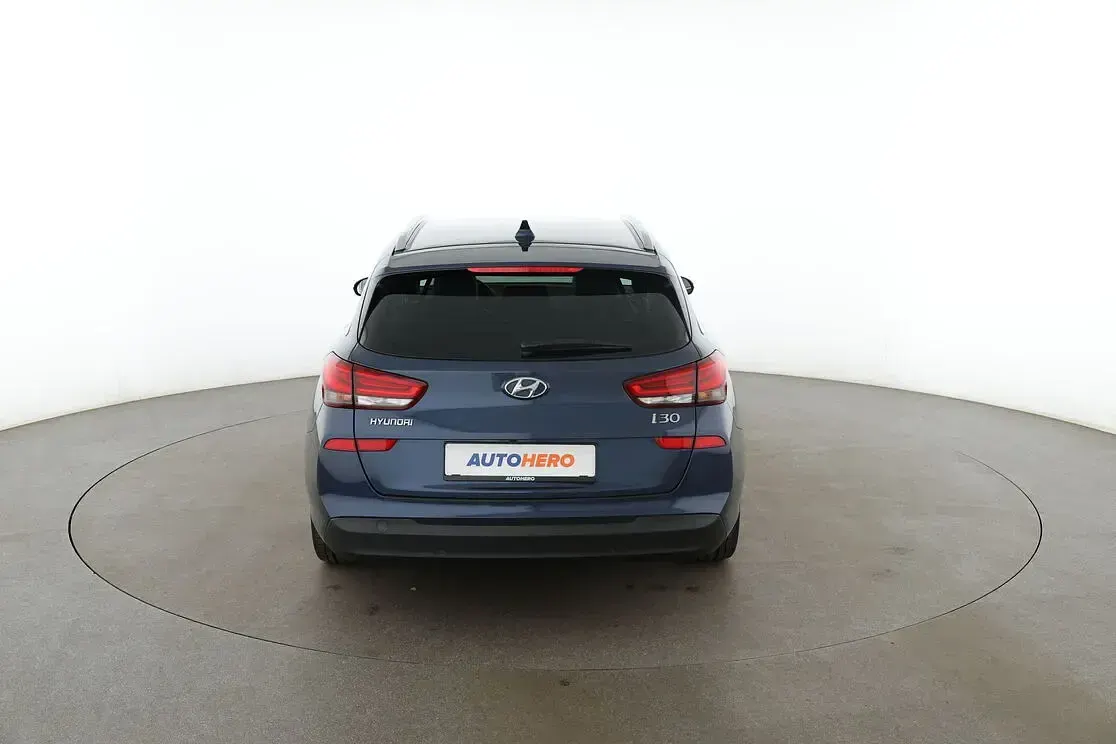 Gebraucht Hyundai i30 Premium 140 PS (102 kW) 2017 Blau Kombi