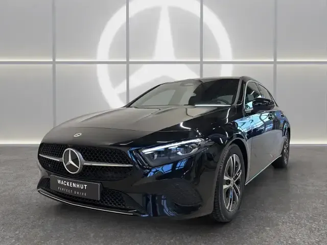 Gebraucht Mercedes A180 Advanced Plus 116 PS (85 kW) 2026 Schwarz Limousine