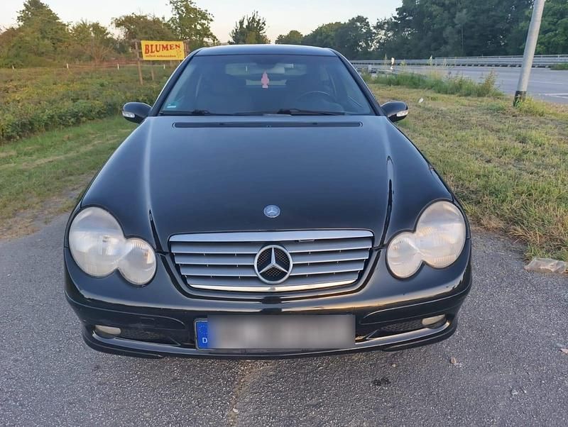 Schwarz Gebraucht 2004 Mercedes C200 Coupé | 2.800 € (Fairer Preis) - Bild 1/4