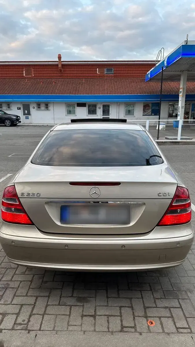 Gebraucht Mercedes 220 150 PS (110 kW) 2004 Beige Limousine