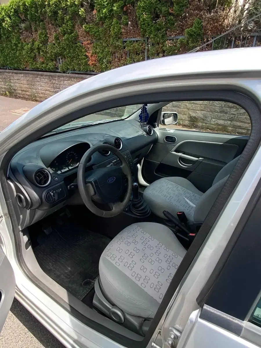 Gebraucht Ford Fiesta 79 PS (58 kW) 2003 Grau Kleinwagen