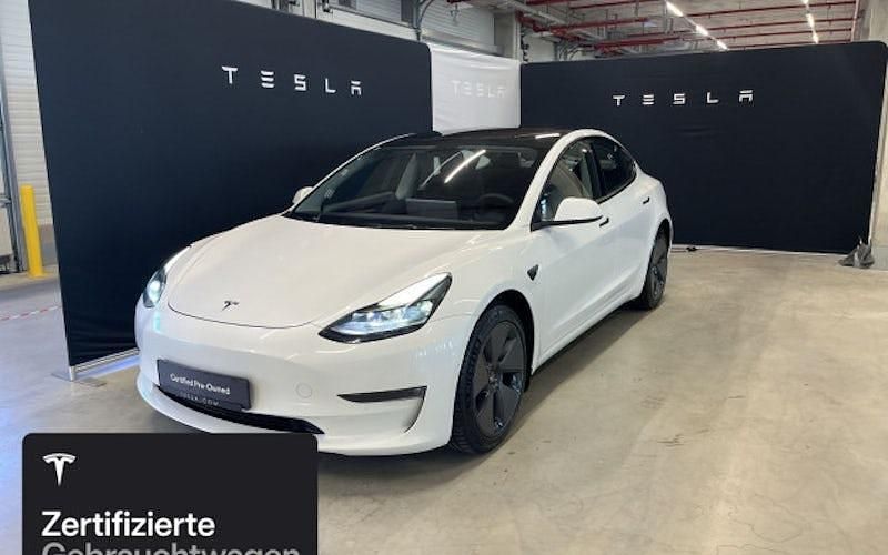 Weiß Gebraucht 2021 Tesla Model 3 Long Range RWD Limousine | 29.100 € (Teuer) - Bild 1/4