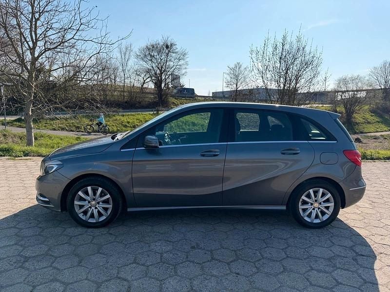 Gebraucht Mercedes B200 156 PS (114 kW) 2014 Grau Van / Kleinbus