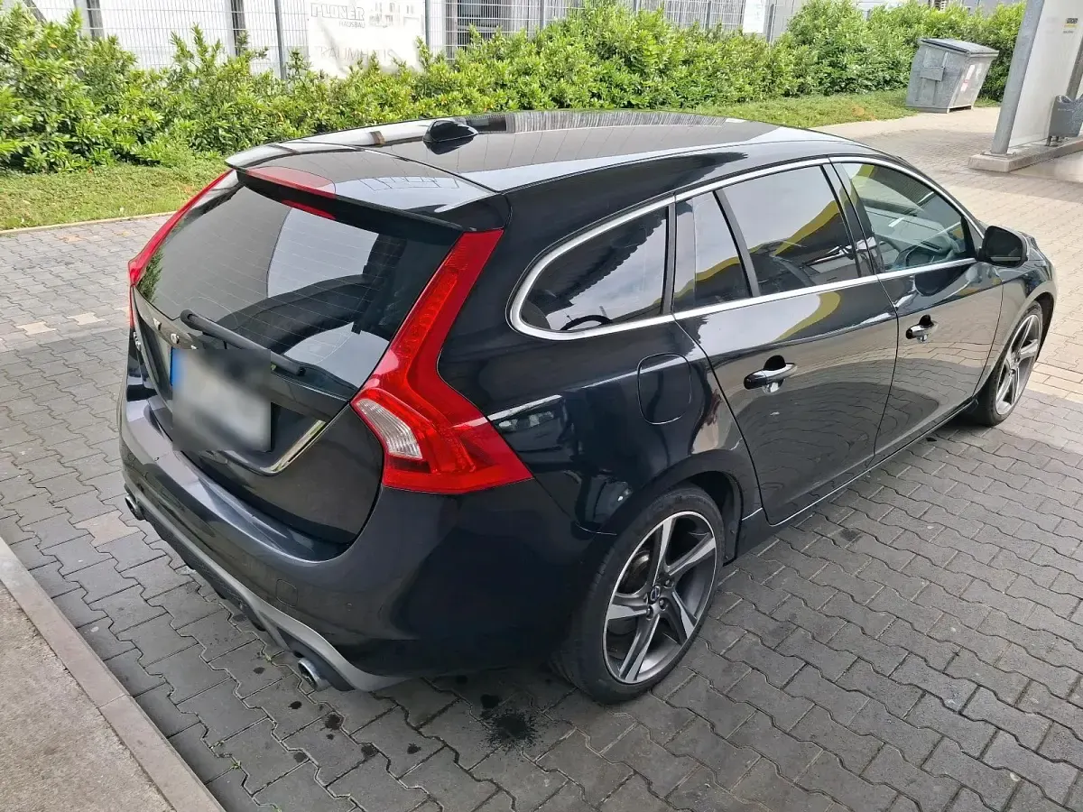 Gebraucht Volvo V60 R-Design 181 PS (133 kW) 2014 Schwarz Kombi