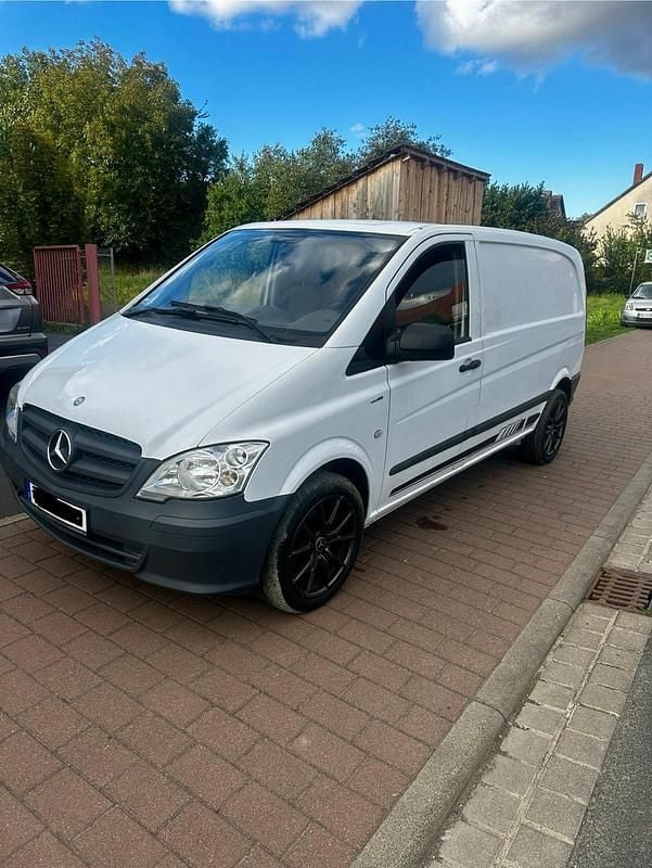 Weiß Gebraucht 2011 Mercedes Vito Van / Kleinbus | 7.700 € - Bild 1/4