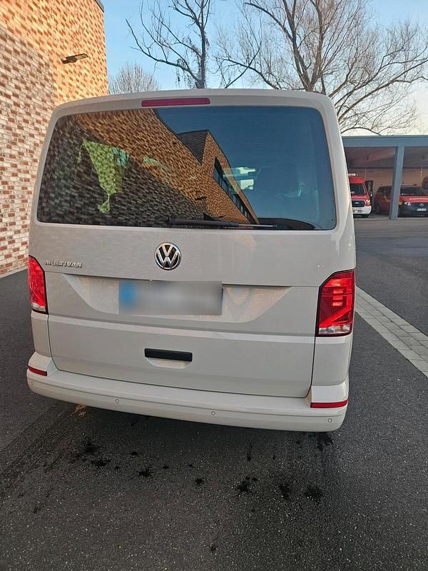 Usado VW Multivan 150 HP (110 kW) 2021 Cinzento Monovolume