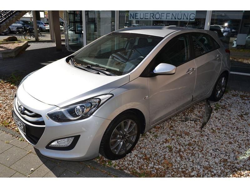 Silber Gebraucht 2013 Hyundai i30 Classic Limousine | 7.890 € (Fairer Preis) - Bild 1/4