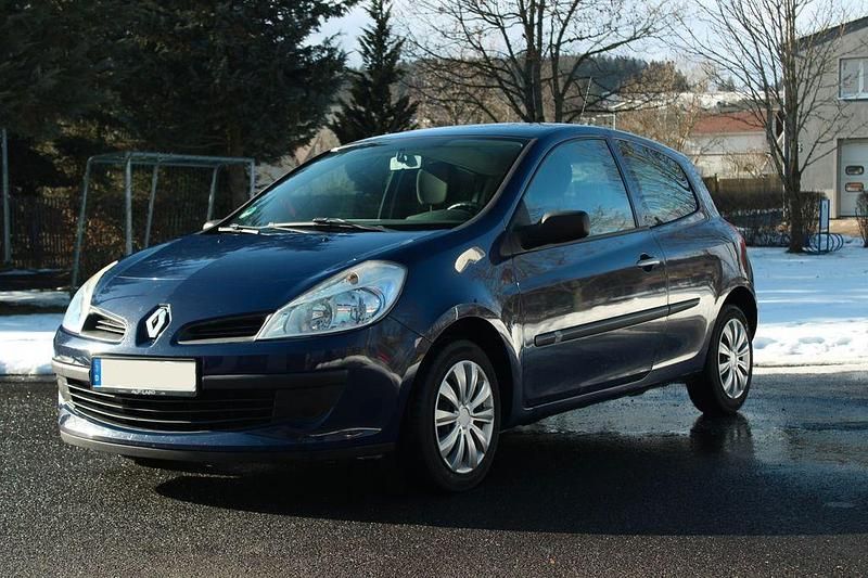 Second-hand Renault Clio II Expression 75 CP (55 kW) 2009 Albastru Berlinǎ