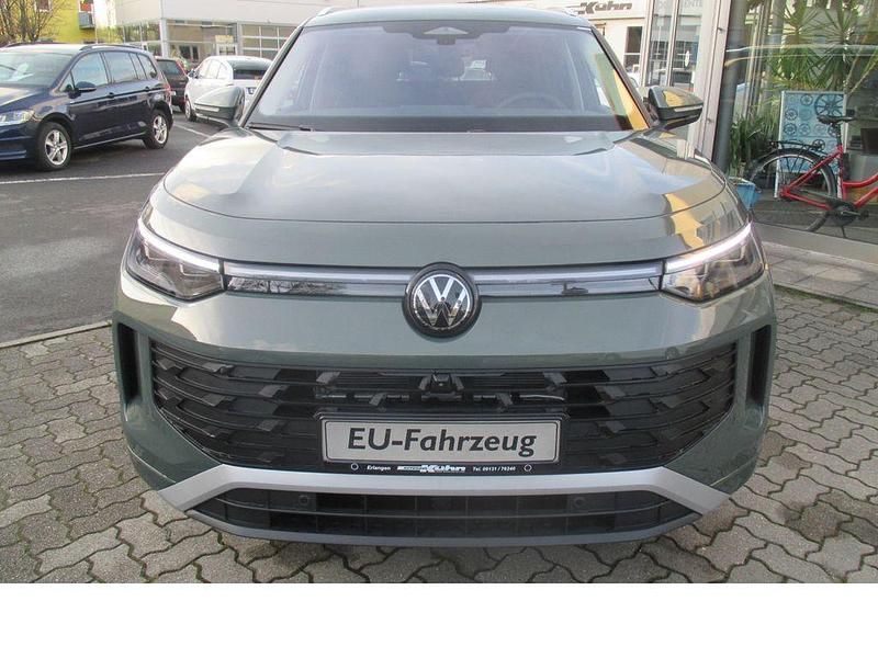Neu VW Tayron Pro 204 PS (150 kW) 2025 Cipressogrün metallic SUV