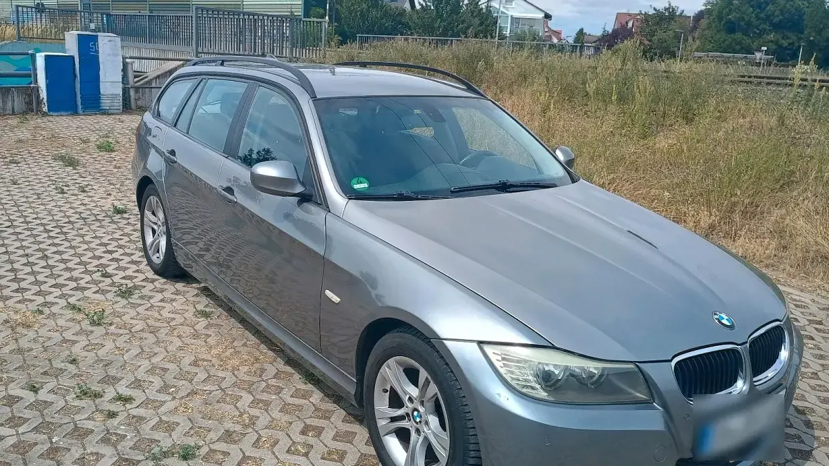 Gebraucht BMW 318 143 PS (105 kW) 2009 Grau Kombi