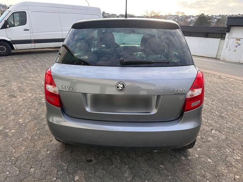 Gebraucht Skoda Fabia Active 90 PS (66 kW) 2013 Silber Kleinwagen