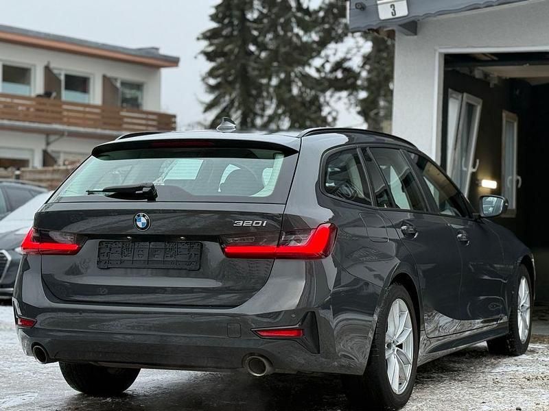 Gebraucht BMW 320 Sport Line 184 PS (135 kW) 2021 Grau Kombi