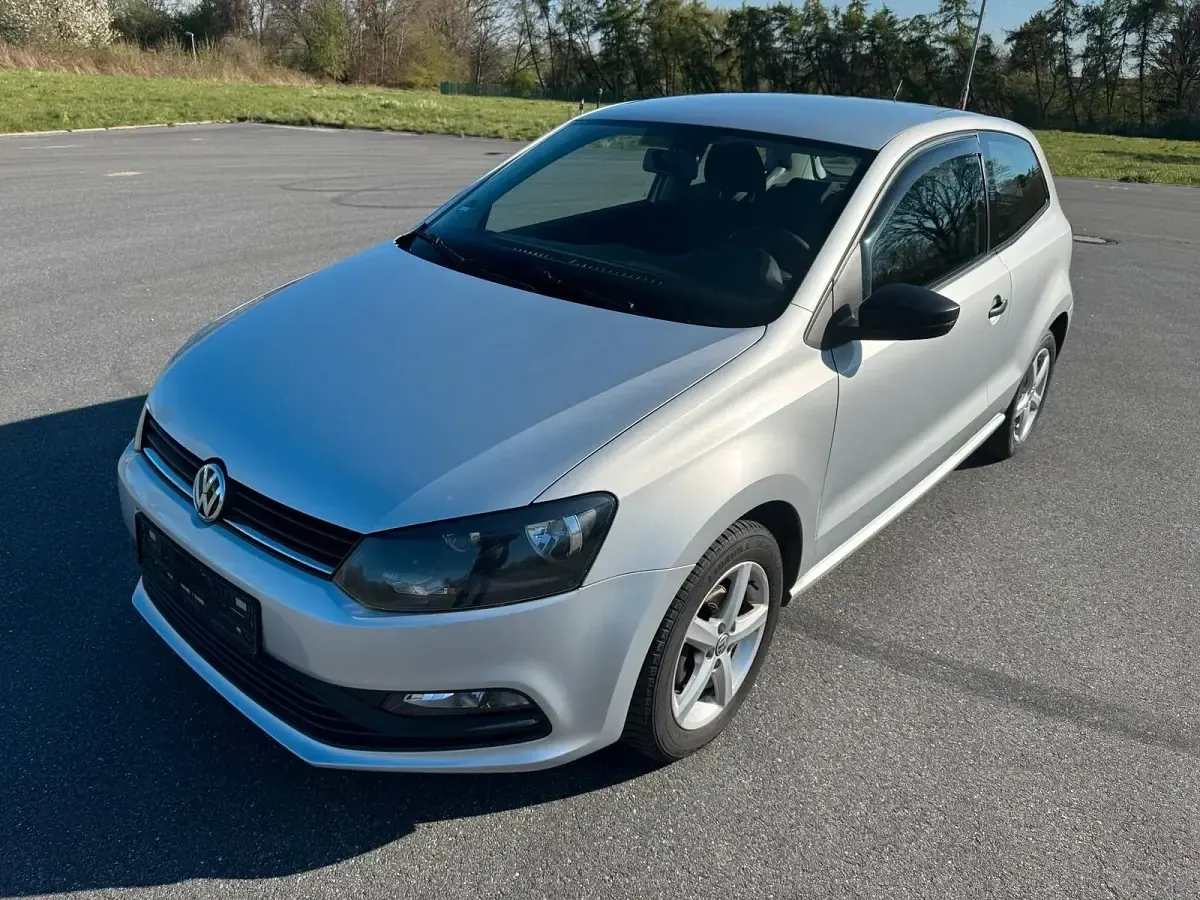 Gebraucht VW Polo Trendline 75 PS (55 kW) 2015 Silber Kleinwagen