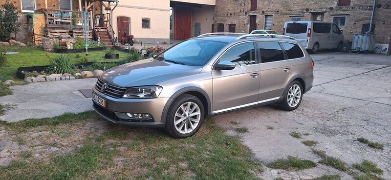 Beige Gebraucht 2012 VW Passat Alltrack Kombi | 11.000 € (Etwas zu teuer) - Bild 1/4