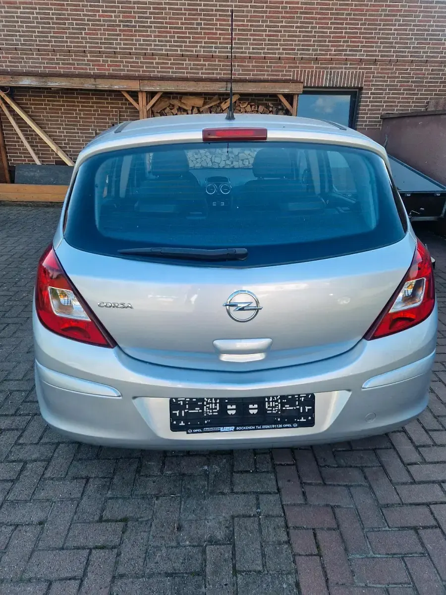 Gebraucht Opel Corsa 86 PS (63 kW) 2014 Silber Kleinwagen