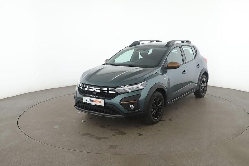 Grün Gebraucht 2024 Dacia Sandero Extreme Kleinwagen | 20.680 € (Teuer) - Bild 1/3