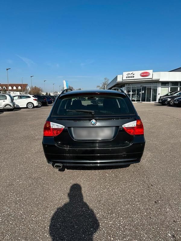 Gebraucht BMW 318 143 PS (105 kW) 2008 Schwarz Kombi