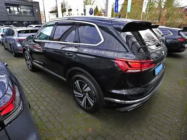 Używany VW Touareg Elegance 286 KM (210 kW) 2023 Czarny SUV