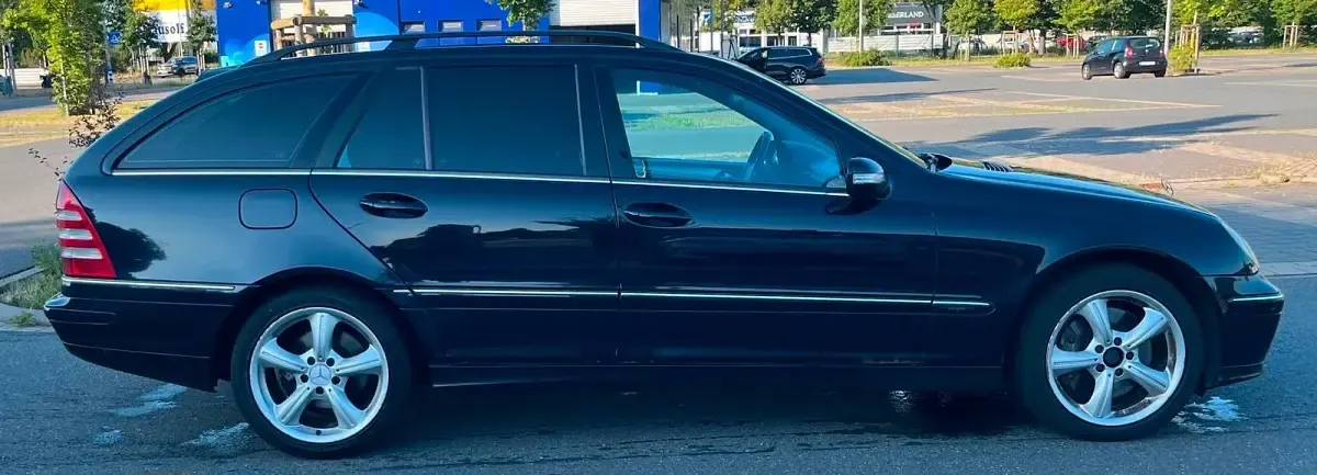 Gebraucht Mercedes C320 224 PS (164 kW) 2005 Blau Kombi