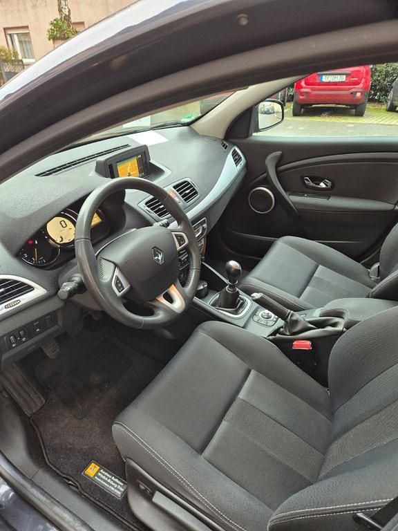 Gebraucht Renault Mégane III Dynamique 106 PS (77 kW) 2012 Grau Limousine