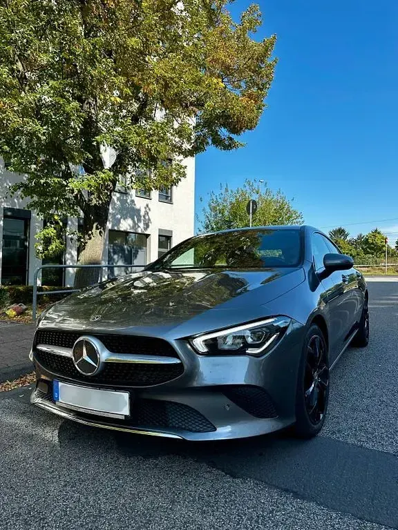 Gebraucht Mercedes CLA180 136 PS (100 kW) 2021 Grau Coupé
