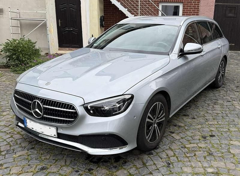 Silber Gebraucht 2023 Mercedes E200 Avantgarde Kombi | 36.500 € (Superpreis) - Bild 1/4