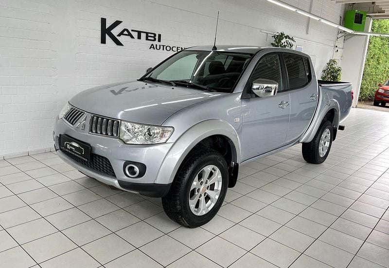 Silber Gebraucht 2011 Mitsubishi L200 Intense Abholung | 17.950 € (Teuer) - Bild 1/4