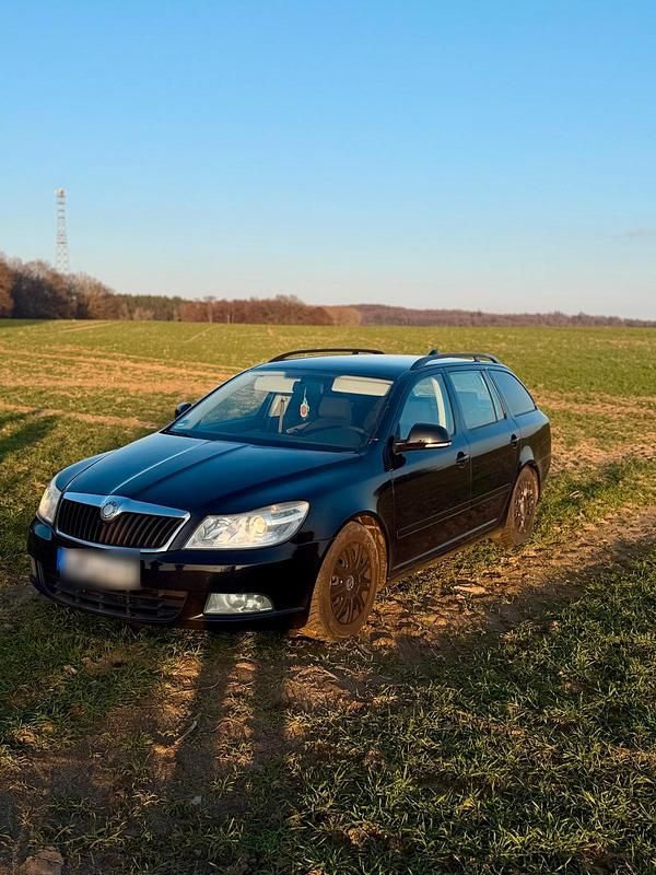Gebraucht Skoda Octavia 122 PS (89 kW) 2010 Schwarz Kombi