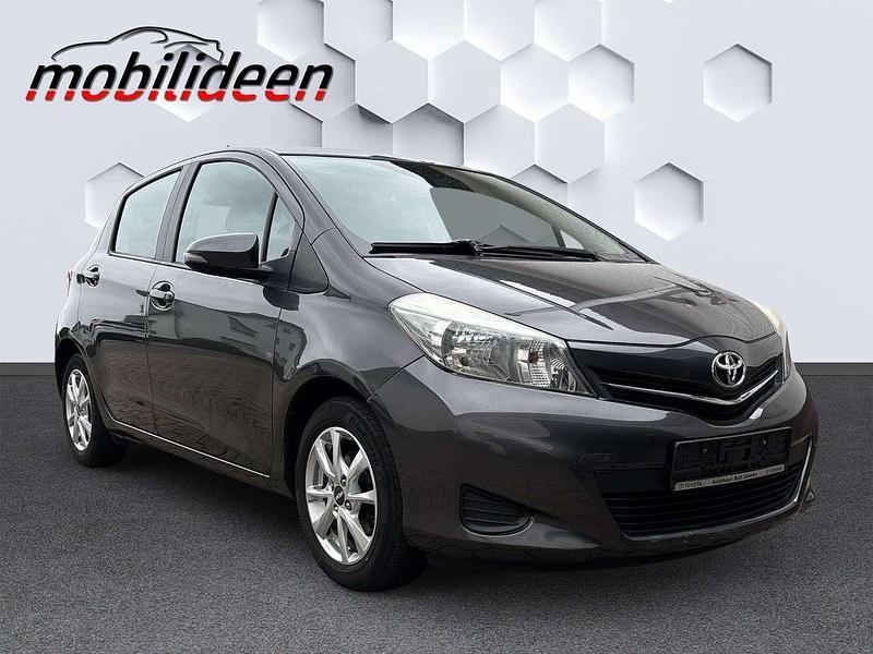 Grau Gebraucht 2013 Toyota Yaris Executive Limousine | 7.666 € (Fairer Preis) - Bild 1/4