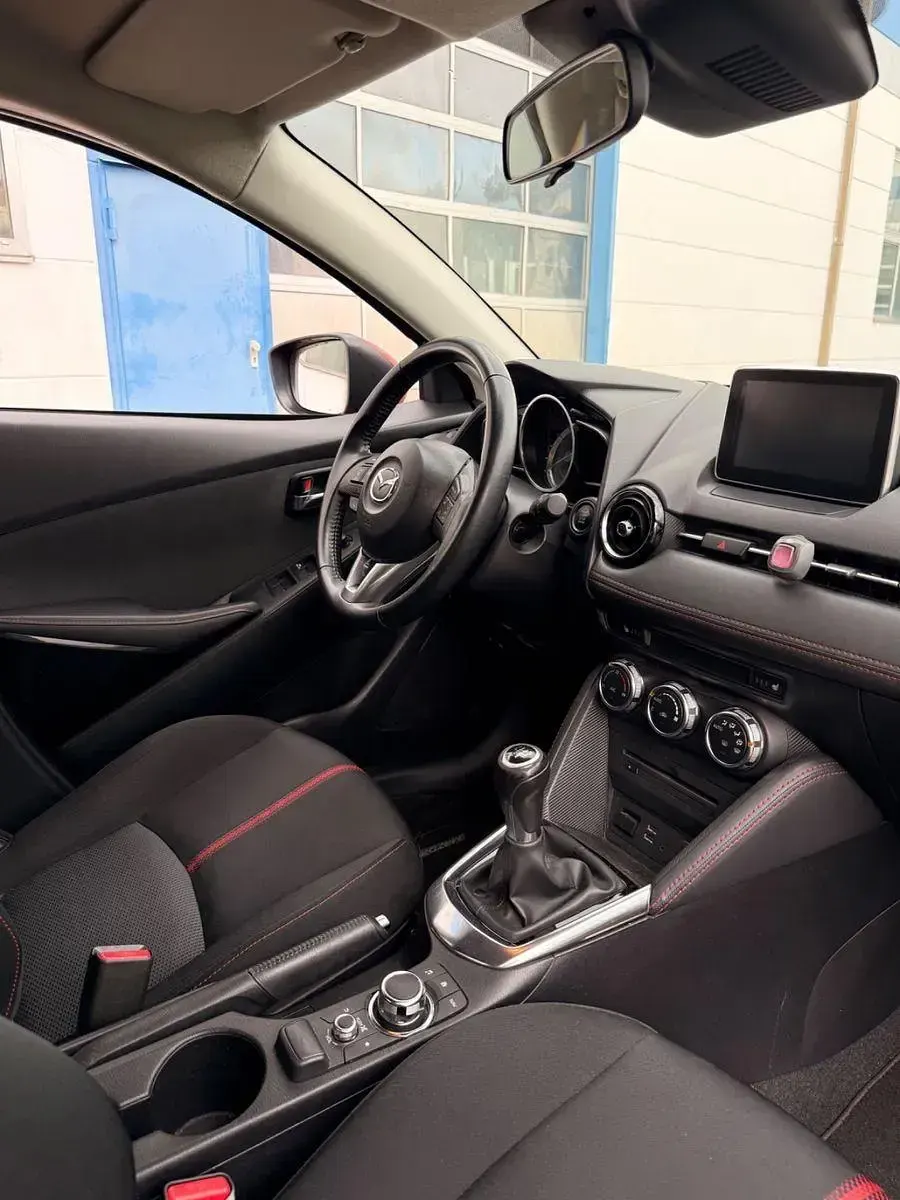 Gebraucht Mazda 2 Exclusive-Line 90 PS (66 kW) 2015 Rot Kleinwagen