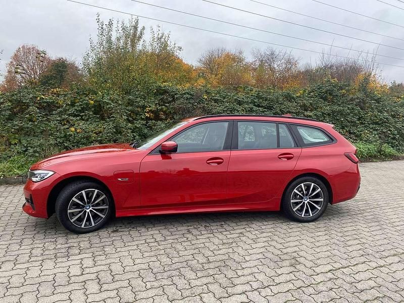 Gebraucht 2022 BMW 320e Sport Line Kombi | 28.900 € (Fairer Preis) - Bild 1/4