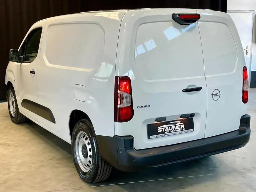 Neu Opel Combo-e Life 100 kW (136 PS) 2026 Kaolin weiß Van / Kleinbus